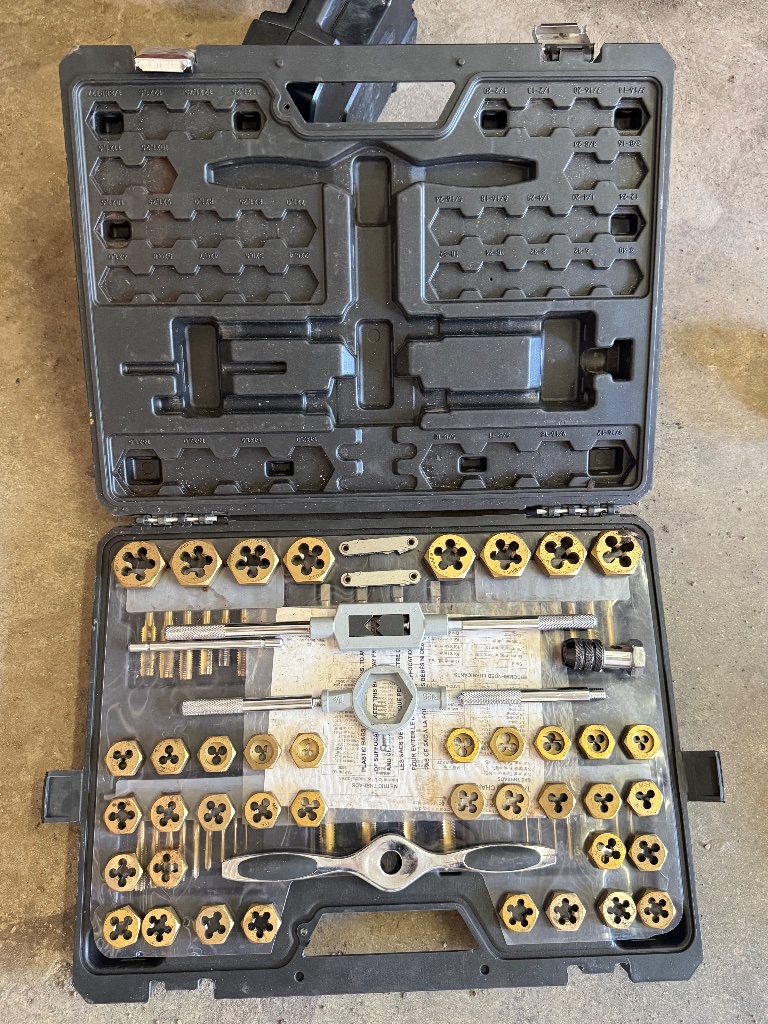 (1) SAE and metric tap and die set