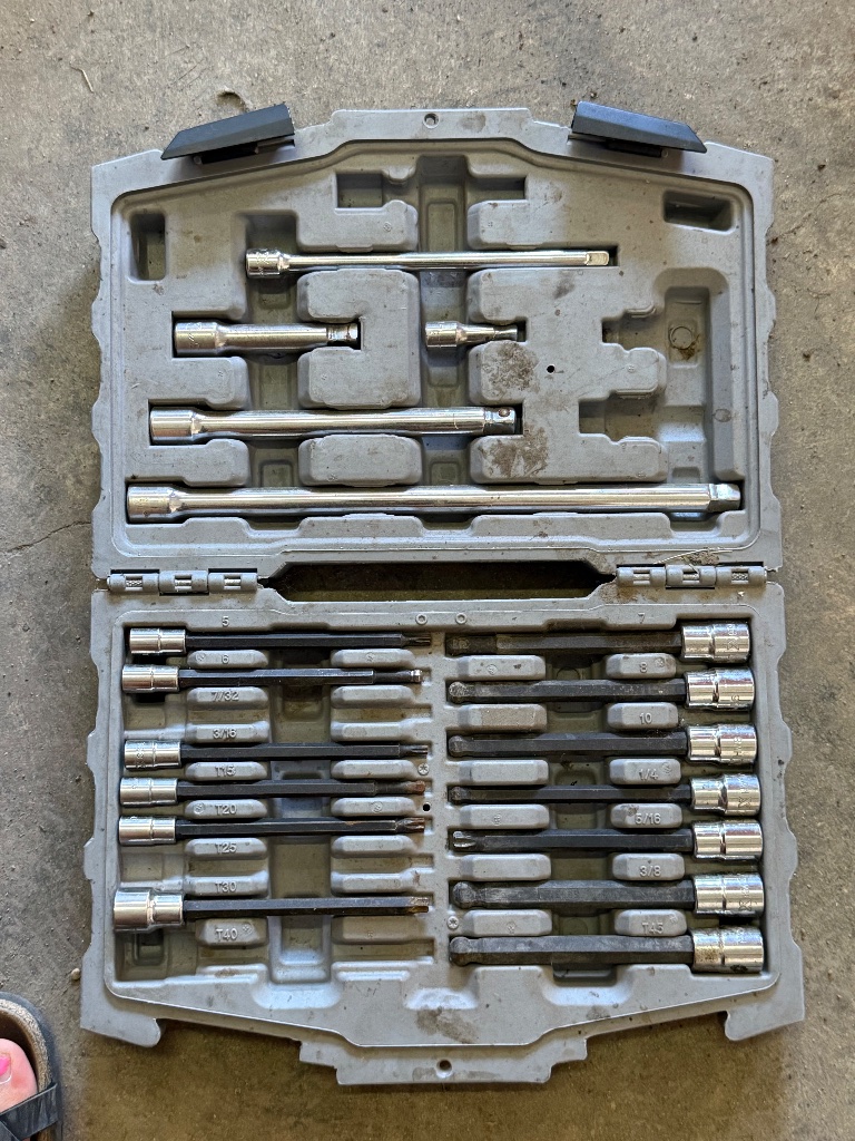 (1) Hex & Torx Bit Socket Set with Extensions