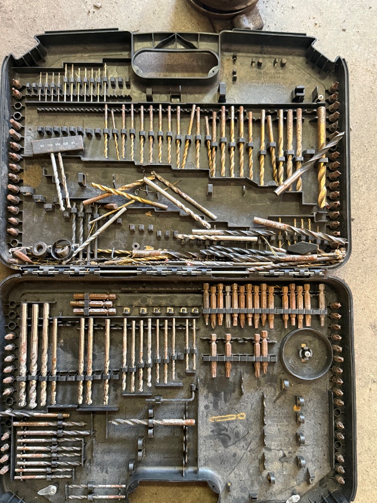 (1) Large drill and driver bit set in case