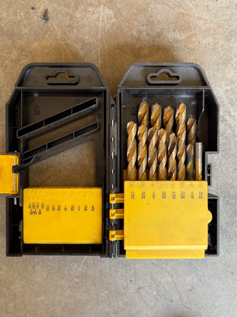 (1) Fractional inch drill bit set with case