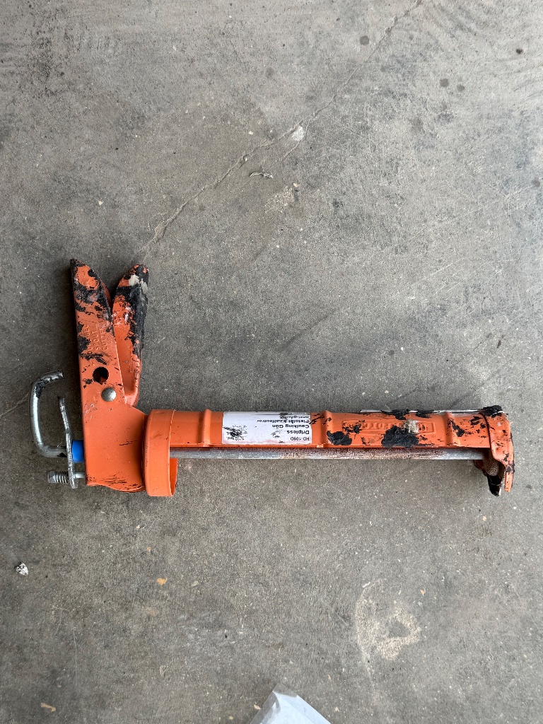 (1) HD-109D Dripless Caulking Gun, 1/10 gal