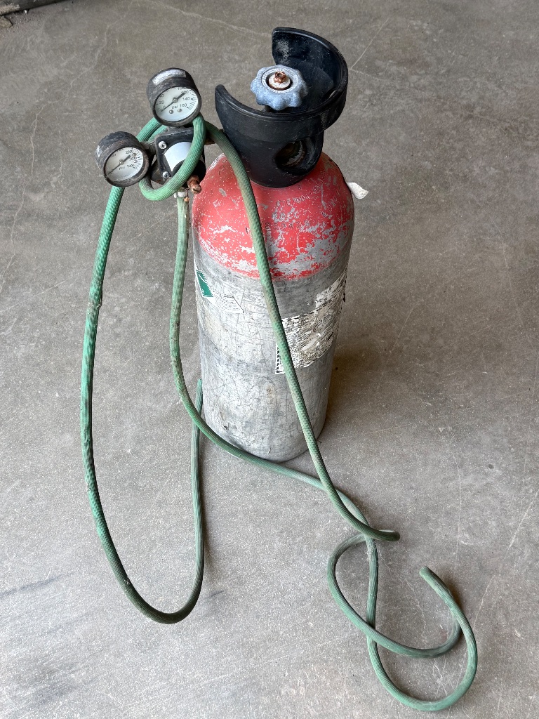 (1) Gas Cylinder with Regulator and Hose