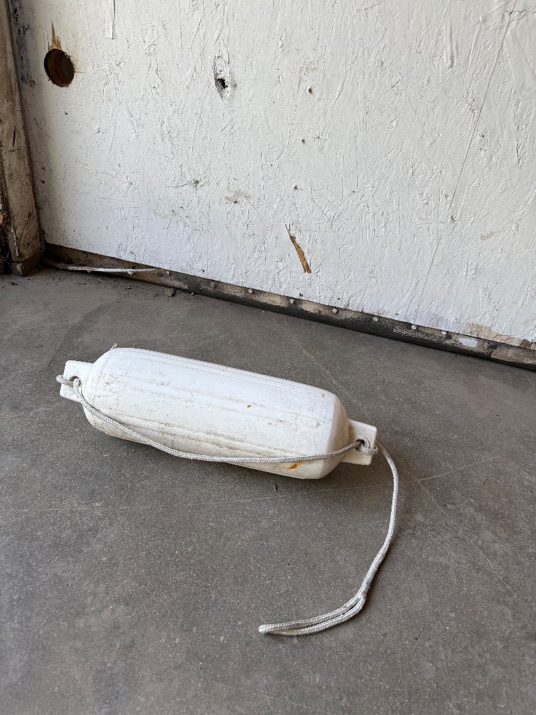 (1) Boat fender