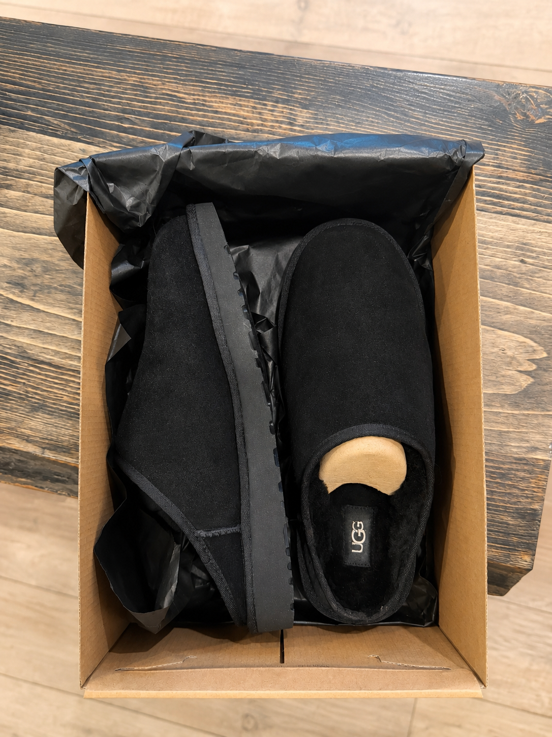 UGG Men’s Slippers – Size 9 – Brand New in Box