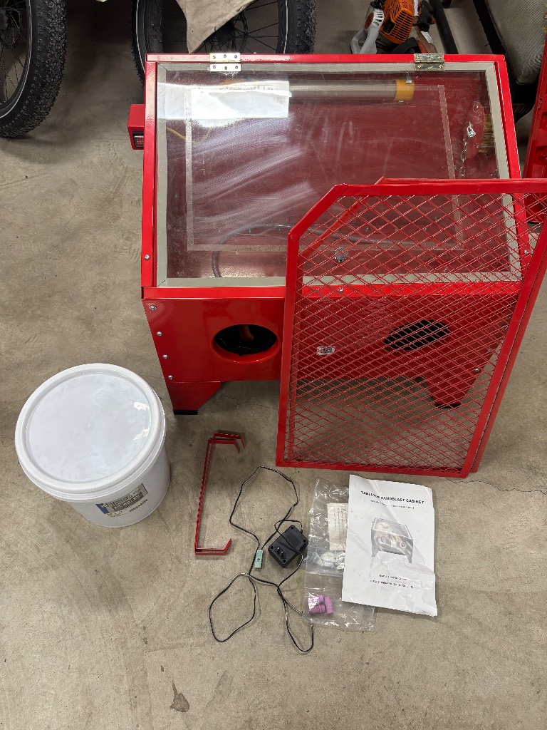 Sand Blasting Cabinet