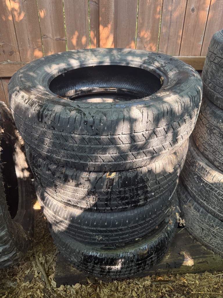 (4) 235/65R18 Tires