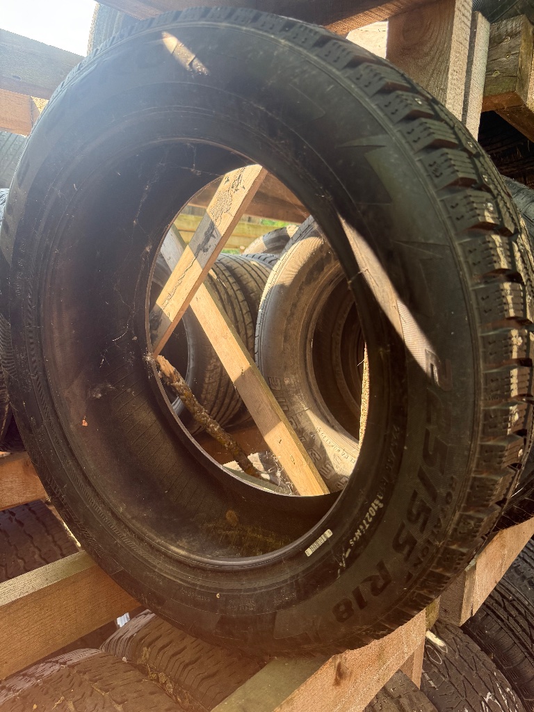 (1) Studded 225/55 R18