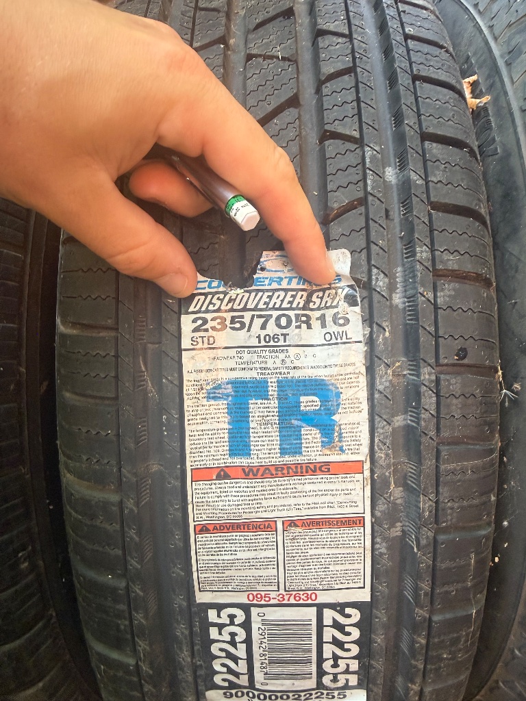 (1) SRX 235/70R16 tire