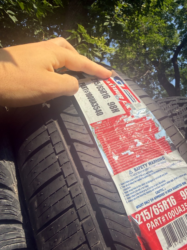 (1) LX 215/65R16 98H tire
