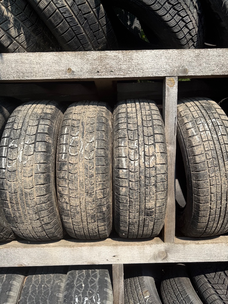 (4) 215/70R18