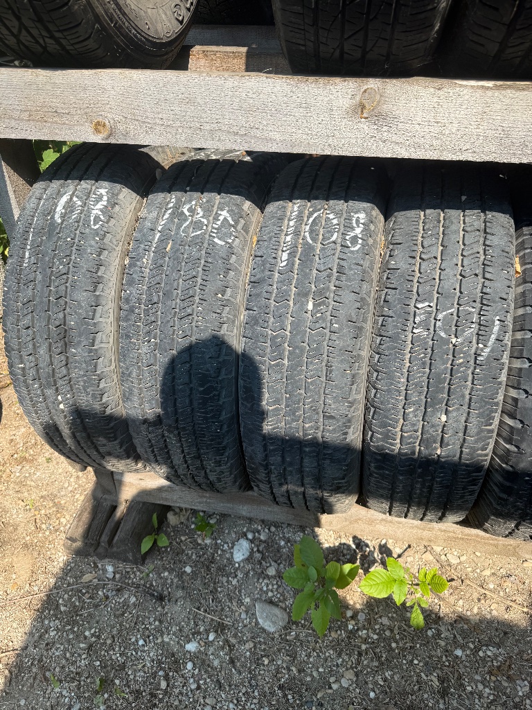 (4) 235/75R17 tires