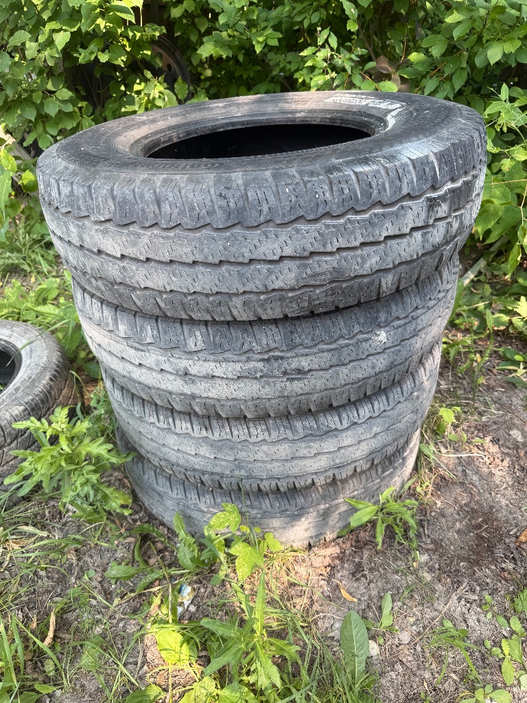 (4) LT215/85 R16
