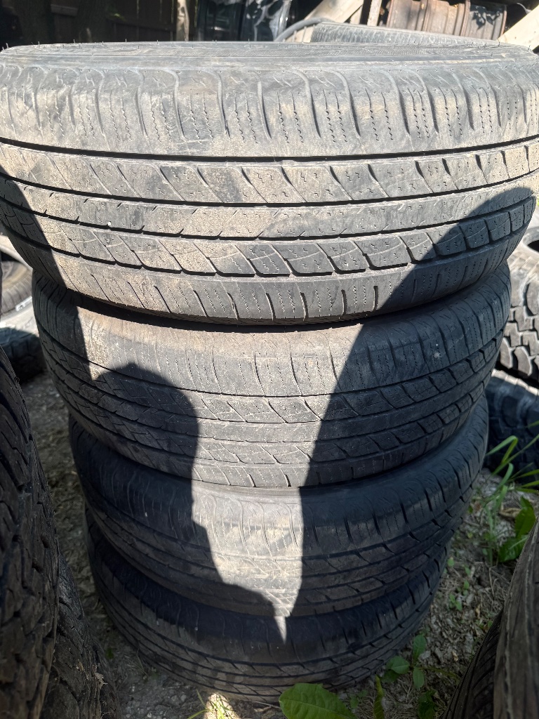 (4) 225/60R17 tires