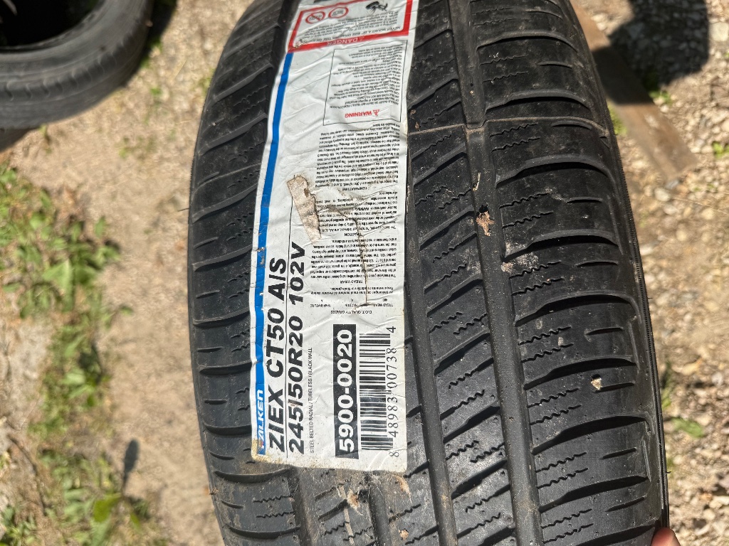 (1) Falken Ziex CT50 A/S 245/50R20 102V Tire